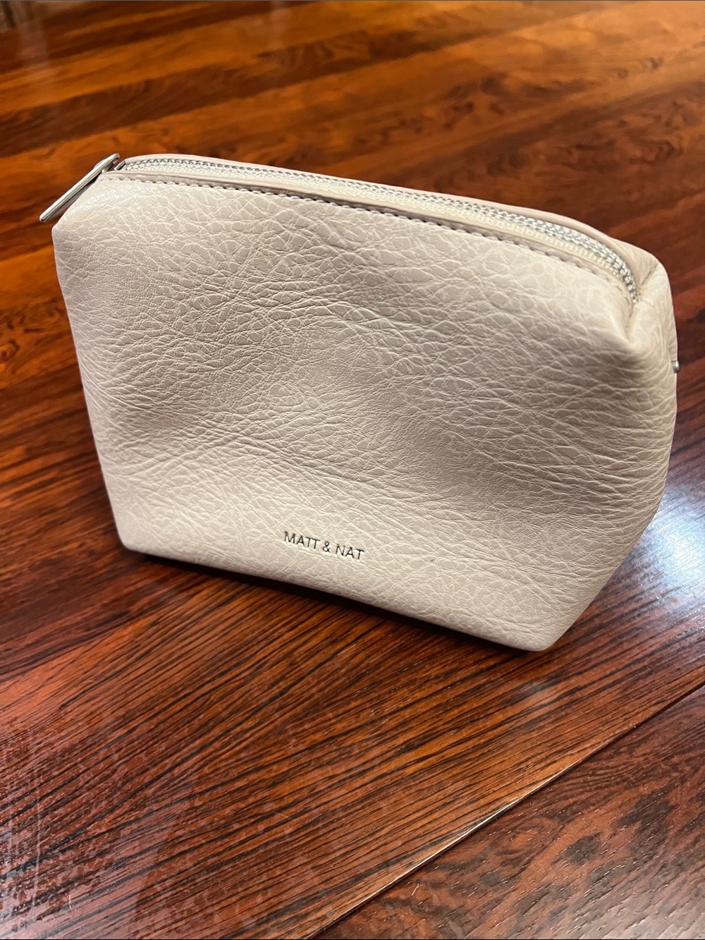 Matt & Nat Off-White Vegan Leather Makeup Pouch